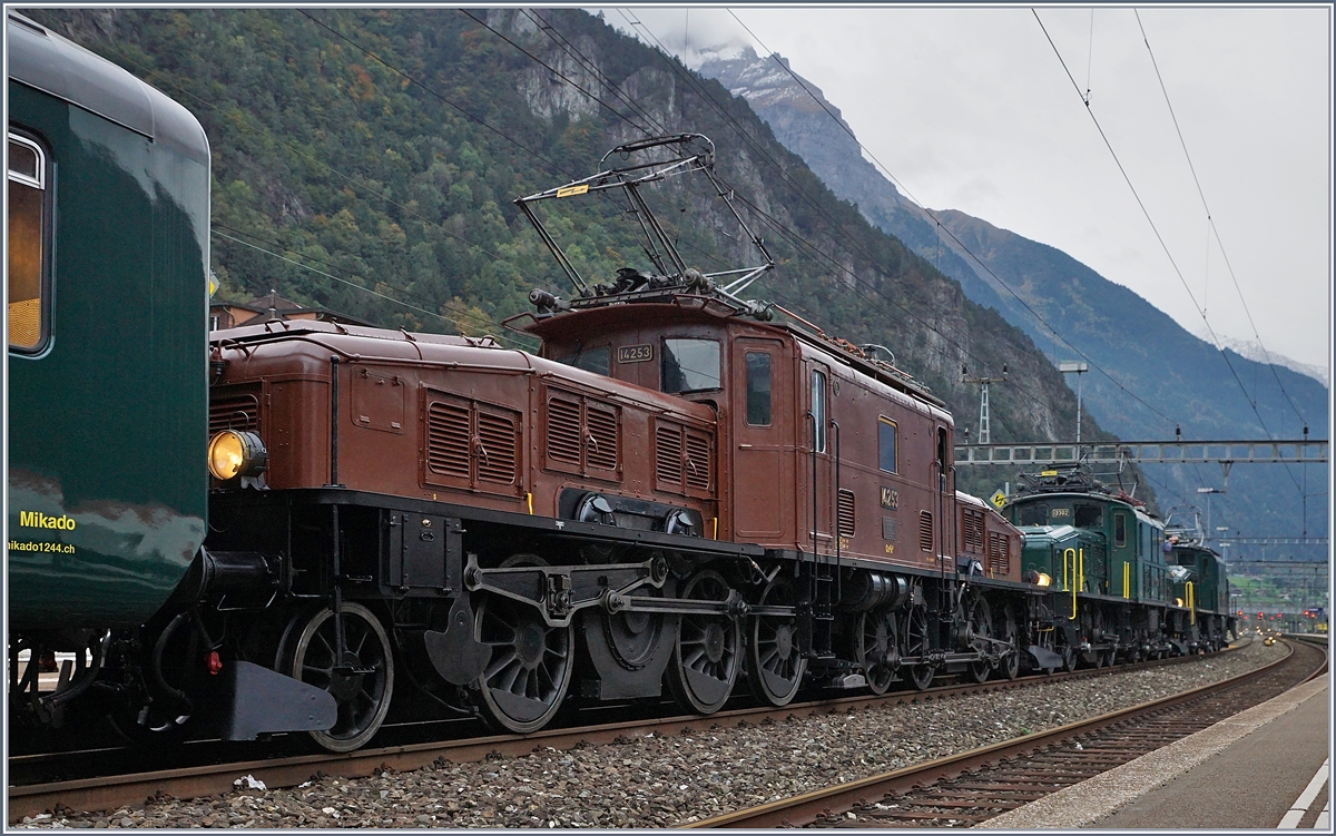 Ein Blick auf den legendären  Winterthurer Schrägstangen  Antrieb der Ce 6/8 14253 in Erstfeld.

(SBB Historic, 100 Jahre Krokodil Extrafahrt) 

19. Okt. 2019