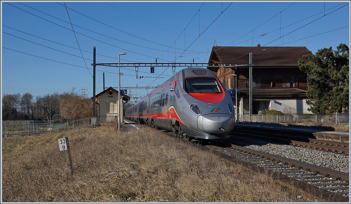 Ein ETR 610 als EC 34 von Milano Centrale nach Lausanne bei der Durchfahrt in Roche VD.
17. Feb. 2019  