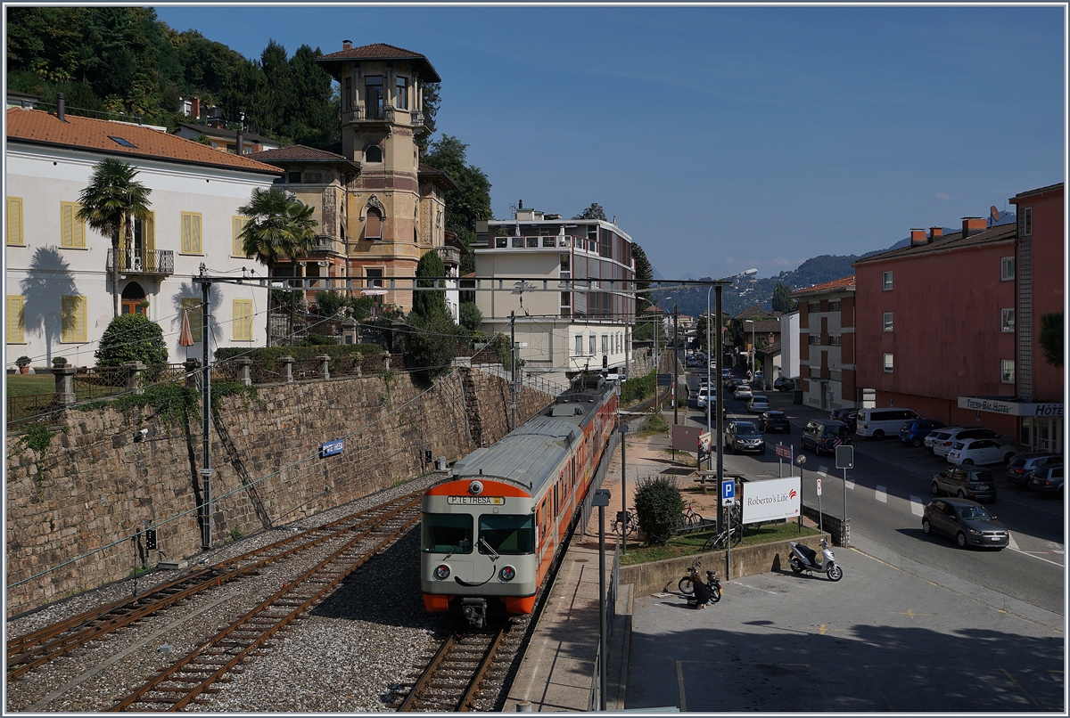 Ein FLP Be 4/12 erreicht Ponte Tresa. 

29. Sept. 2018