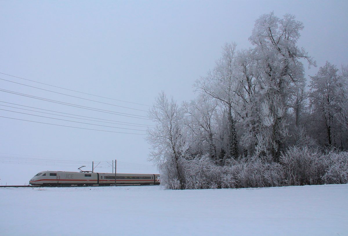 Ein kalter Tag an der Bahnlinie Bern-Thun: ICE 401 073.  23.1.17