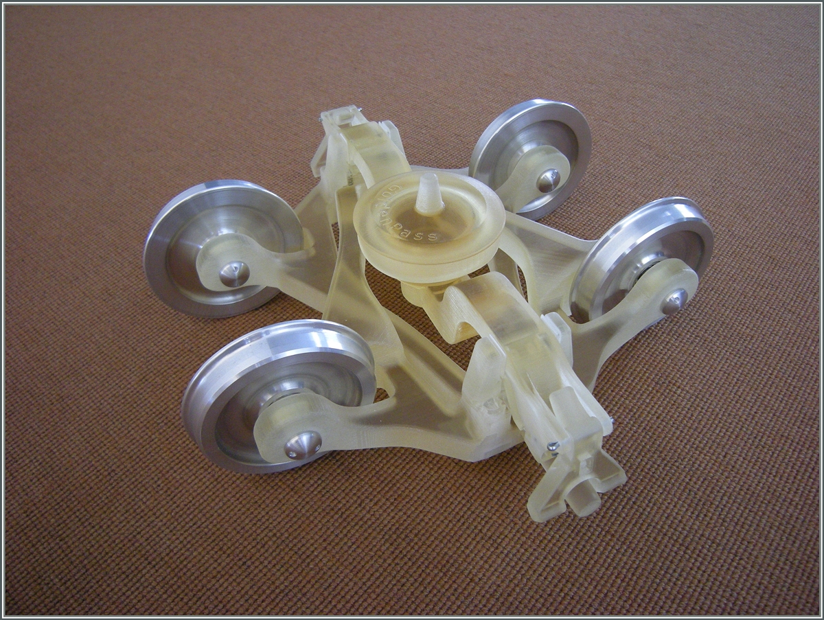 Ein Modell eins patentierten MOB Drehgestell, wie es ab 2018 im Verkehr zwischen Montreux - Zweisimmen (Spurwechsel) und Interlaken in überarbeiteter Form verwendet werden wird. 
Montreux, den 26. Okt. 2008