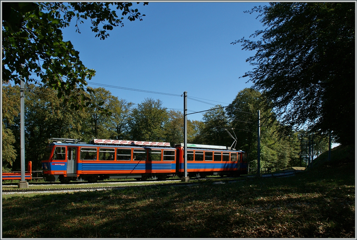 Ein Monte Generoso Triebwagen Bhe 4/8 erreicht Bella Vista. 
13. Sept. 2013