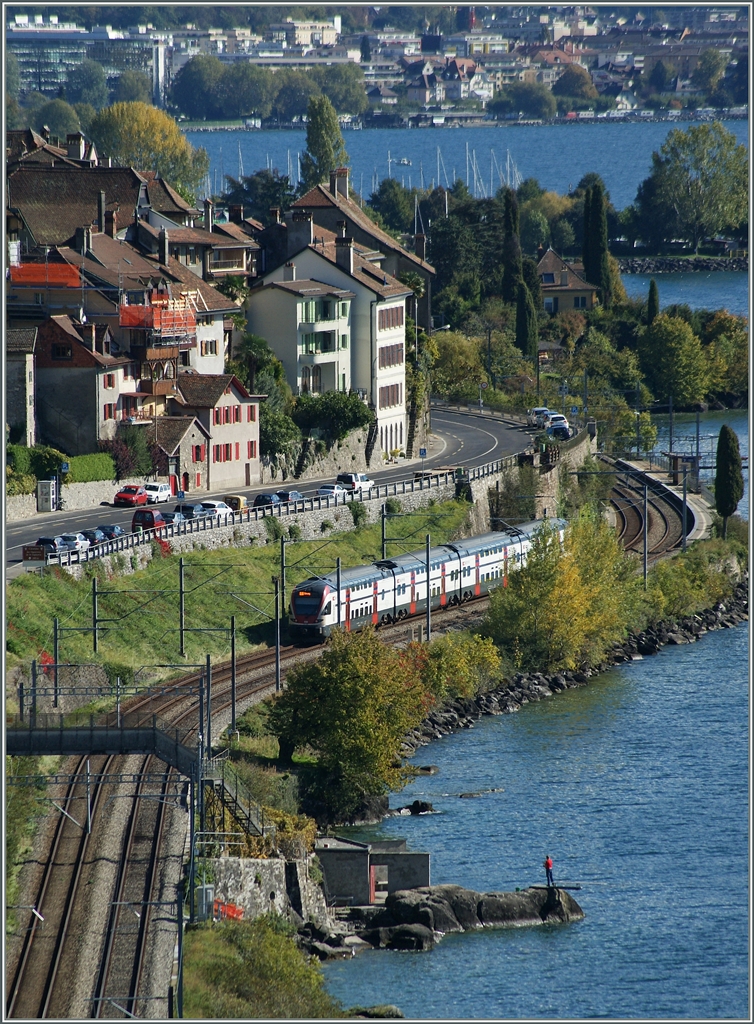 Ein RABe 511 als RE von Genève nach Vevey erreicht St-Saporain.
17. Okt. 2014