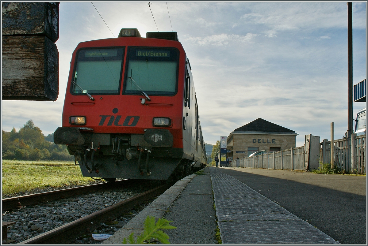 Ein RE von Biel/Bienne gekommen wartet in Delle auf die Rückfahrt nach Biel/Bienne. 
18. Okt. 2012 