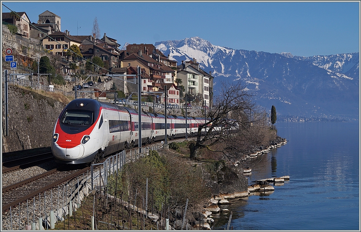 Ein SBB ETR 610 als EC 34 von Milano nach Gen�ve bei St-Saphorin.
7. M�rz 2014