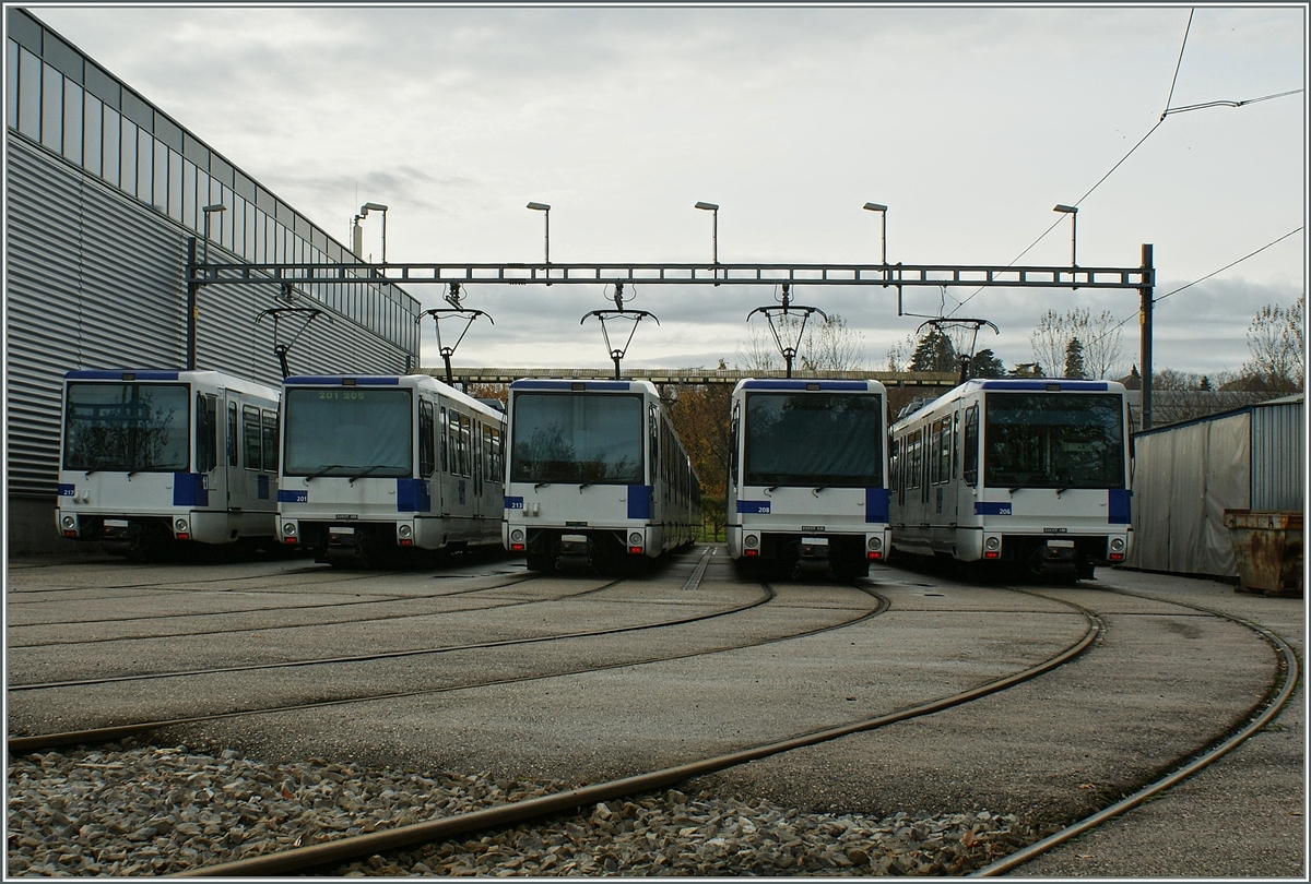 Ein schlechtes Jahr für die Bem 550/558 
Zwischen La Plaine und Genève verlieren die SBB Bem 550 ihr Gleichstrom-Einsatzgebiet und die  m1  der TL wird infolge Bauarbeiten diesen Sommer im SEV betrieben.
TL Bem 558 in Dépôt bei Dorigny.

9. Nov. 2008