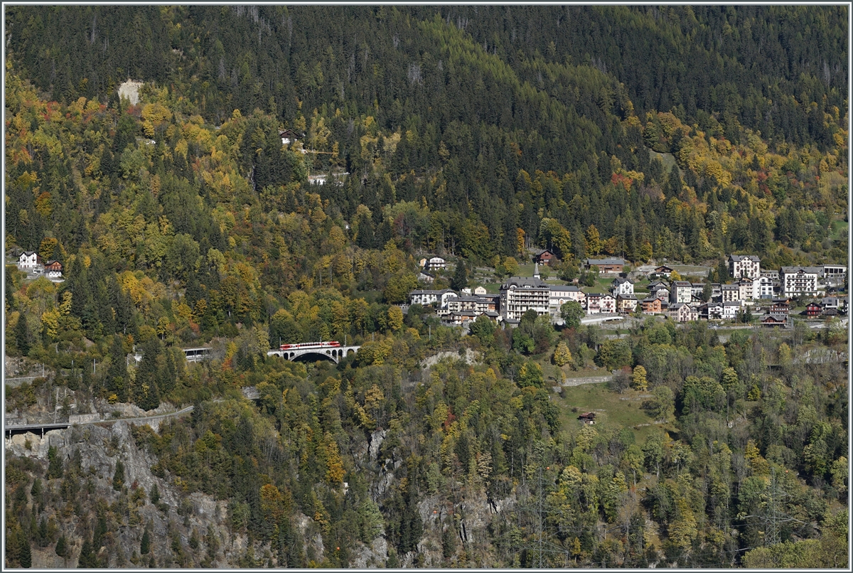 Ein TMR Beh 4/8 unterwegs von Vallorcine nach Les Marécottes verlässt Finhaut.

20. Oktober 2021 