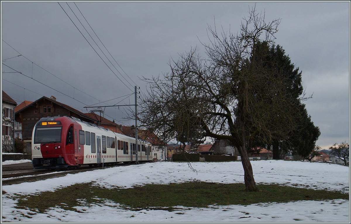 Ein TPF ABe 2/4 101 + B + Be 2/4 102 in Semsales.
29. Jan. 2016
