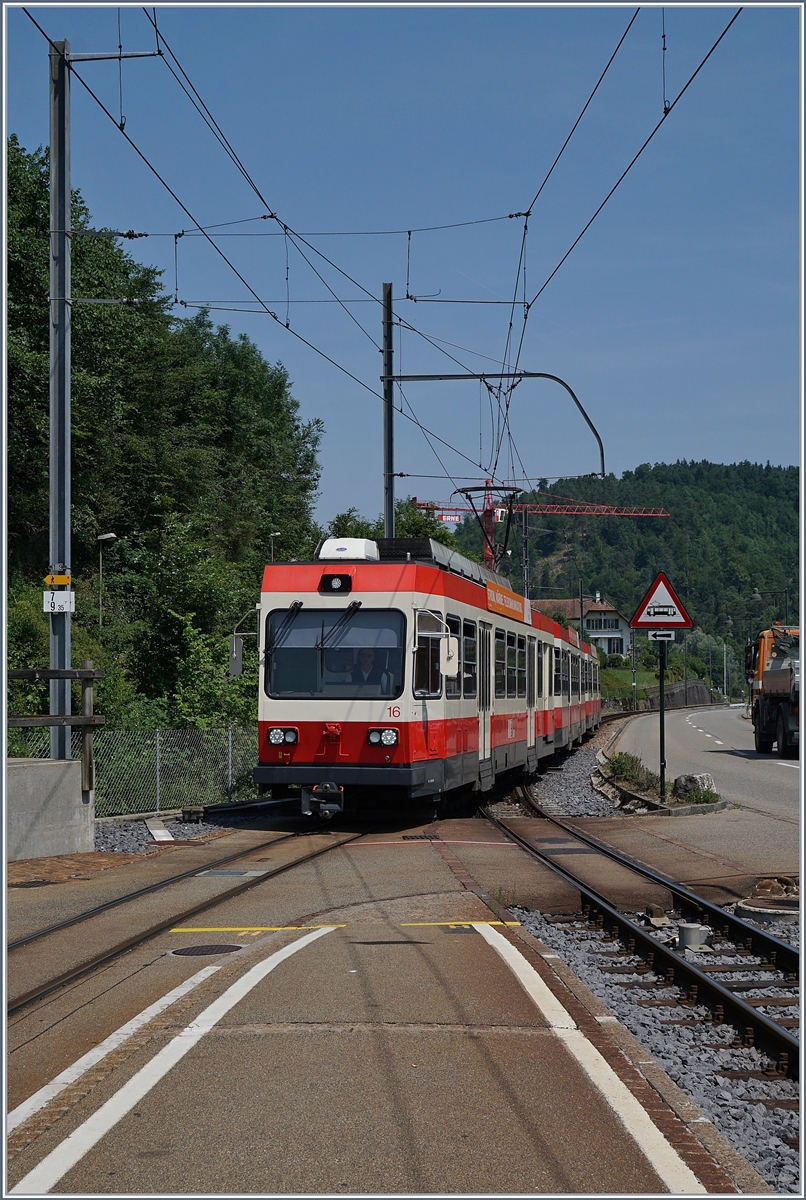 Ein WB-Zug von Liestal nach Waldenburg mit dem BDe 4/4 16 an der Spitze erreicht Hölstein.
22. Juni 2017