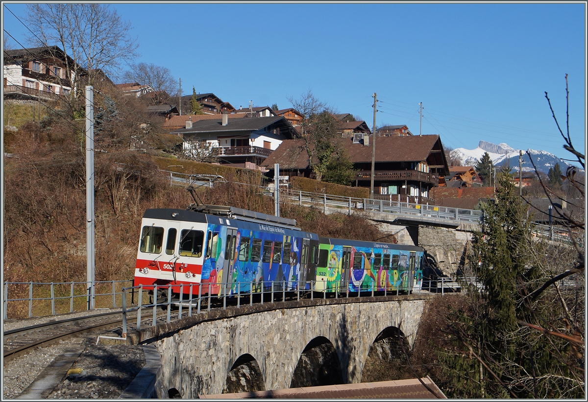Ein ziemlich bunter BDeh 4/4 mit Bt als AOMC Regionalzug bei Chemex.
7. Jan. 2015