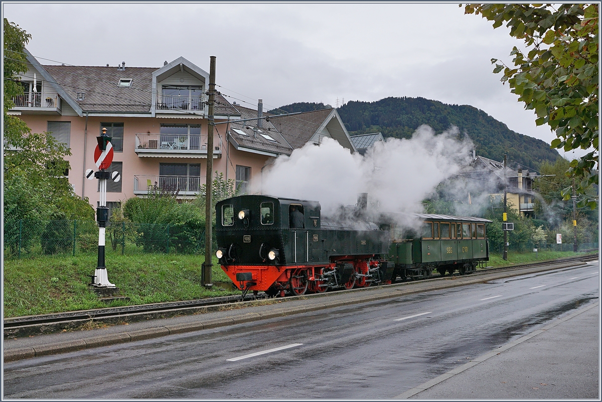 Ein zwar kurzer, aber reinrassiger süddeutscher Schmalspurzug erreicht Blonay. 

26. Sept. 2020