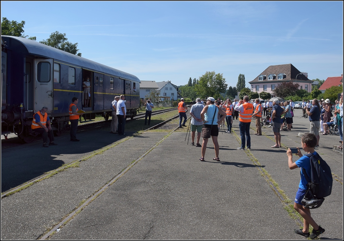 Endlich wieder Züge auf dem Schweizerbähnle (Etzwilen-Singen). 

01 202 mit dem Eröffnungszug in Rielasingen, August 2020. Blasmusik und Ansprache vom euphorischen Bürgermeister und Museumsstiftungspräsidenten inklusive.