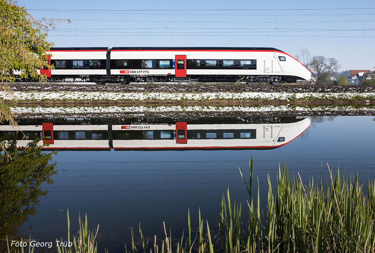 Erlkönig RABe 501 001 auf Testfahrt. Erlen, 29. April 2017.

Ich danke Georg Trüb herzlich für die Bereitstellung dieser wunderbaren Aufnahmen des neuesten Zugs für die SBB. Der Giruno wird künftig den EC-Verkehr über den Gotthard bedienen.