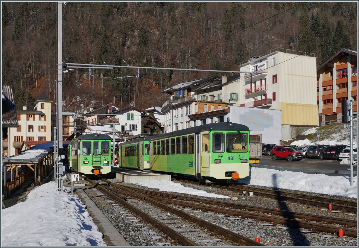 Ex BLT Bt (mit ASD BDe 4/4) in Le Sépey auf dem Weg nach Aigle und Les Diablerets. 

8. Feb. 2021