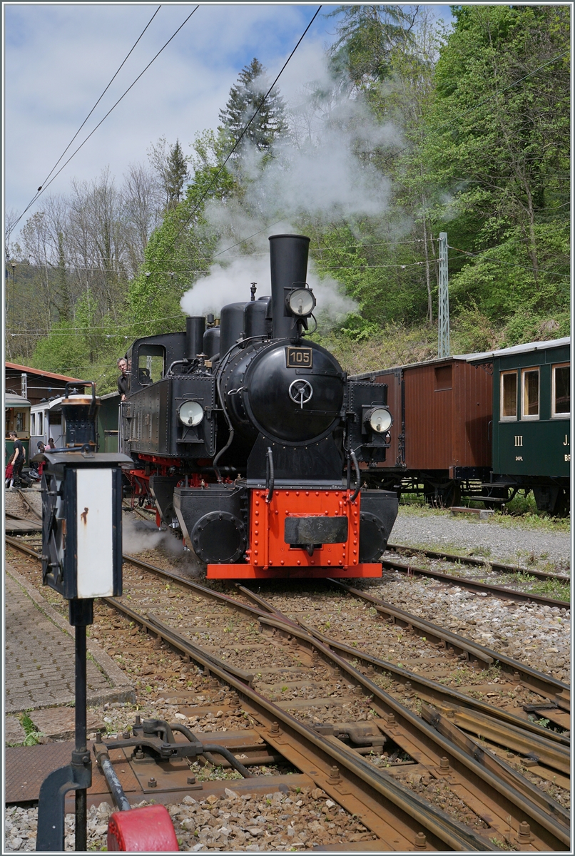 Farblich aufgefrischt zeigt sich SEG G 2x 2/2 105 der Blonay-Chamby Bahn in alter Frische in Chaulin. 

5. Mai 2024