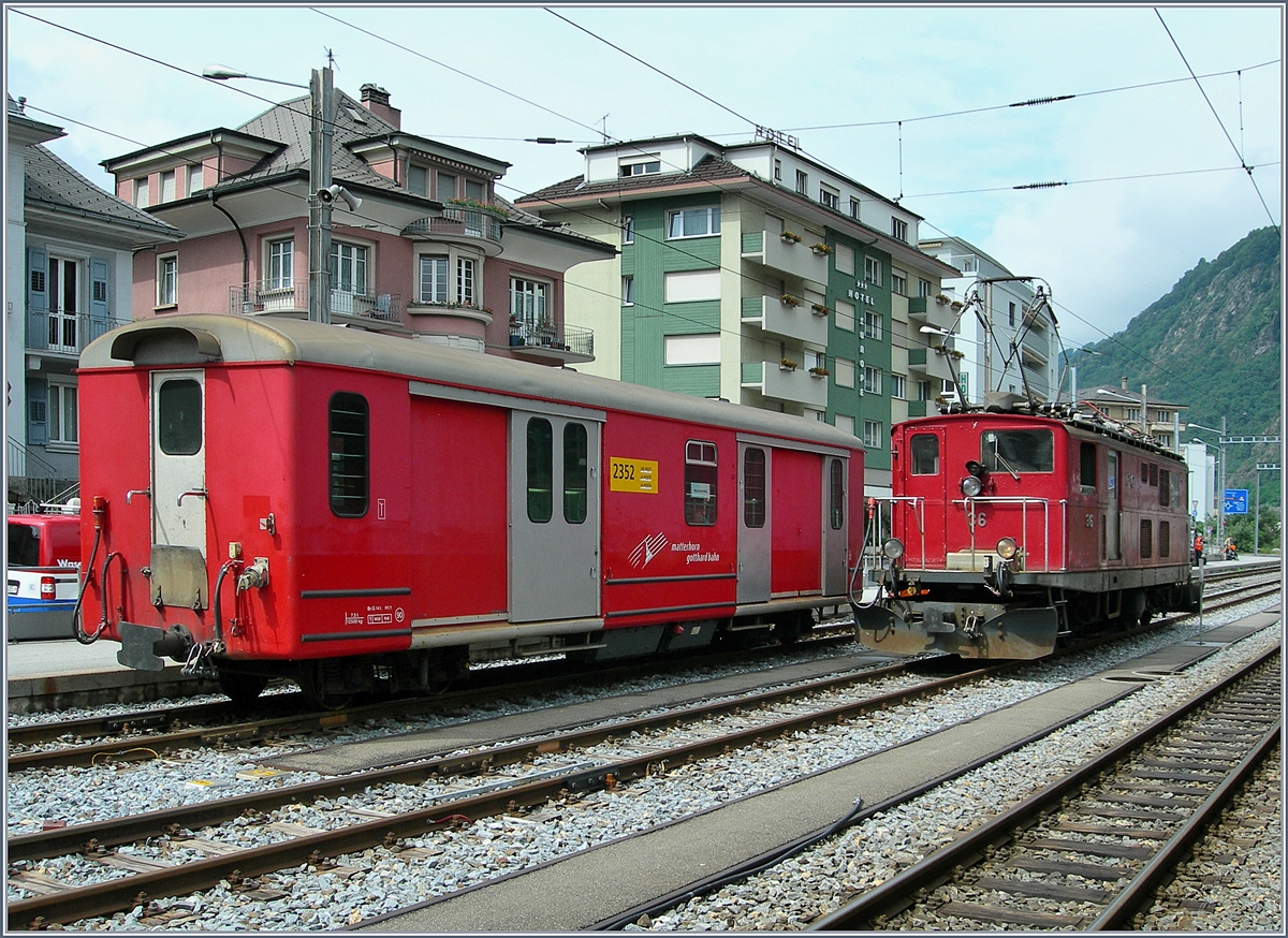 FO  HGe 4/4 I und ein Postwagen in Brig.
5. Juni 2008