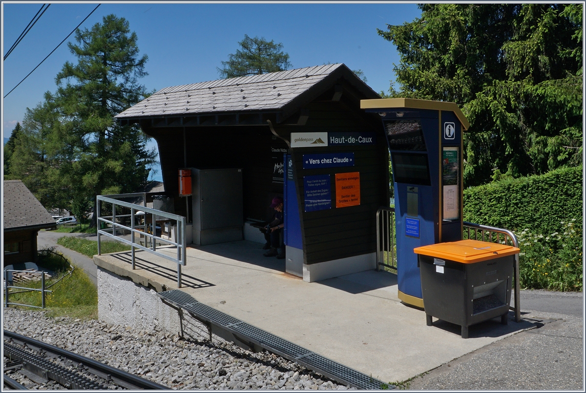 Haut de Caux  Vers chez Claude  mit der interessanten Bahnsteiglänge von etwa vier Meter.
28. Juni 2016
