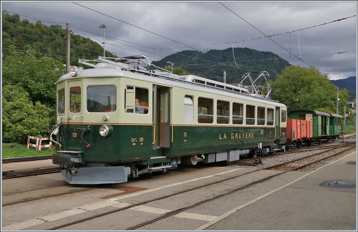 Il était une fois... les années 40 / Es war einmal: die 40er Jahre  - Eine Reise in die Vergangenheit, mit dem damals neuen GFM Ce 4/4 131 (Baujahr 1943) welcher für mich den Höhepunkt der einmal mehr sehr gelungen Veranstaltung war . Hier ist der Ce 4/4 131 mit einem gemischten Zug in Blonay zu sehen. 

10. September 2022