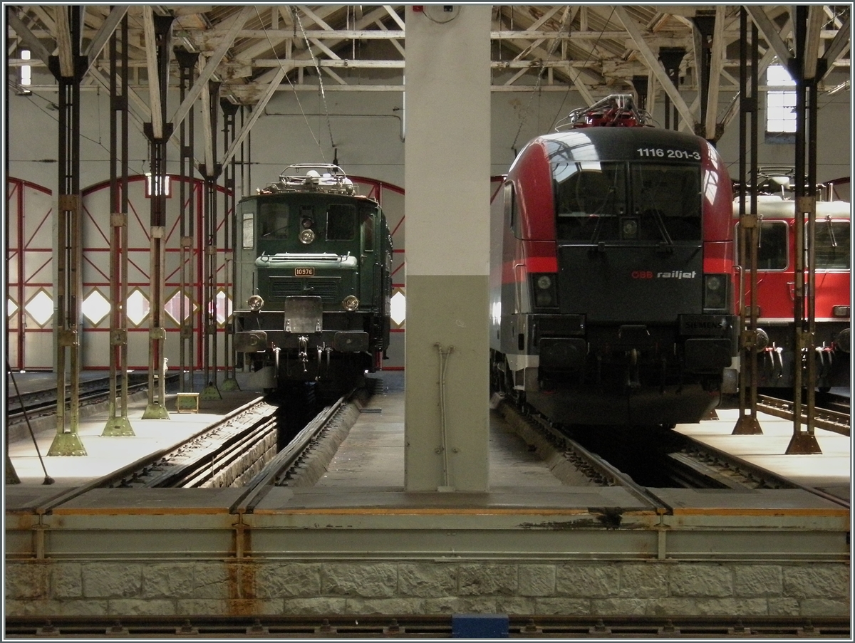 Im Depot von Lausanne übernachtet neben der SBB Ae 4/7 10976 die ÖBB Rail-Jet 1116 201-7.
5.Juli 2008