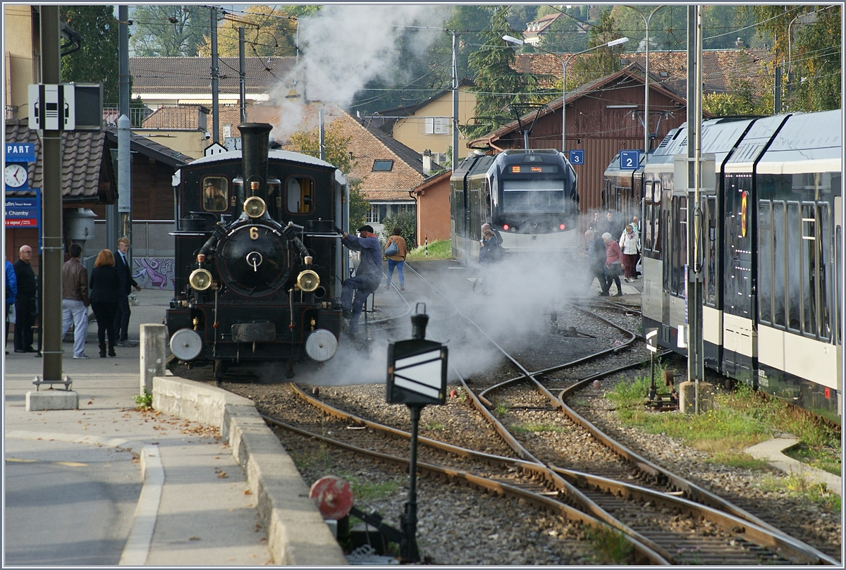 In Blonay dampft die BC G 3/3 N° 6 kurz vor ihre Abfahrt nach Chaulin kräftig vor sich hin.

20. Okt. 2019