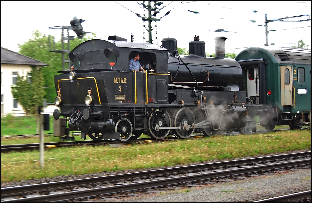 Knapp verfehlt sie ihre Stammstrecke und benutzt das seit vielen Jahren nur noch von G�terz�gen befahrene Endst�ck der badischen Hauptbahn. Im Mai 2010 in voller Aktion, die kleine Ec 3/5 der MThB in Konstanz kurz vor der Schweizer Grenze.