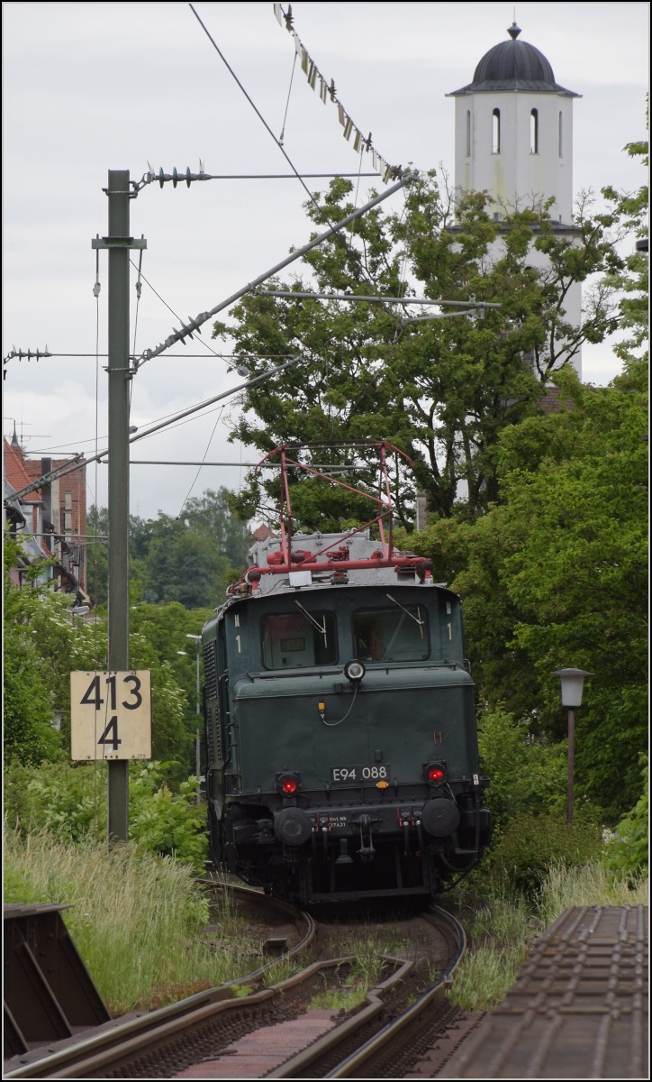 Krokodilalarm am See.

Rückfahrt 194 088 auf der Konstanzer Rheinbrücke. Mai 2022. 
