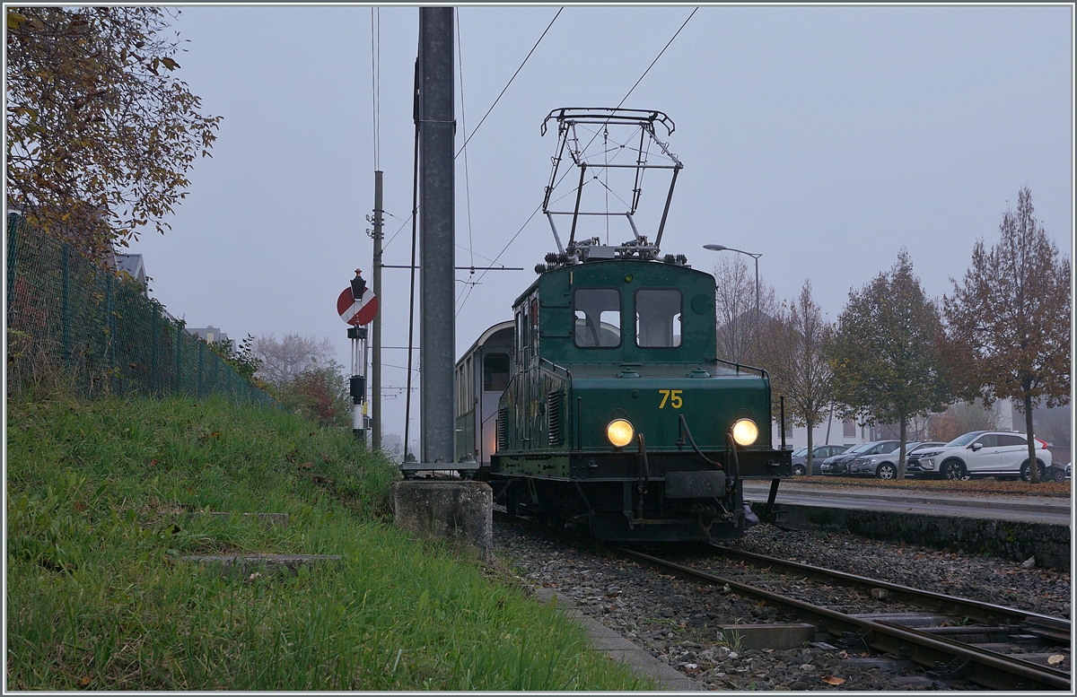La DER 2021 du Blonay-Chamby - Die +GF+ Ge 4/4 75 rangiert am letzten Tag der Saison 2021 den letzten Zug für die Fahrt von Blonay nach Chamby zusammen. 

31. Okt. 2021