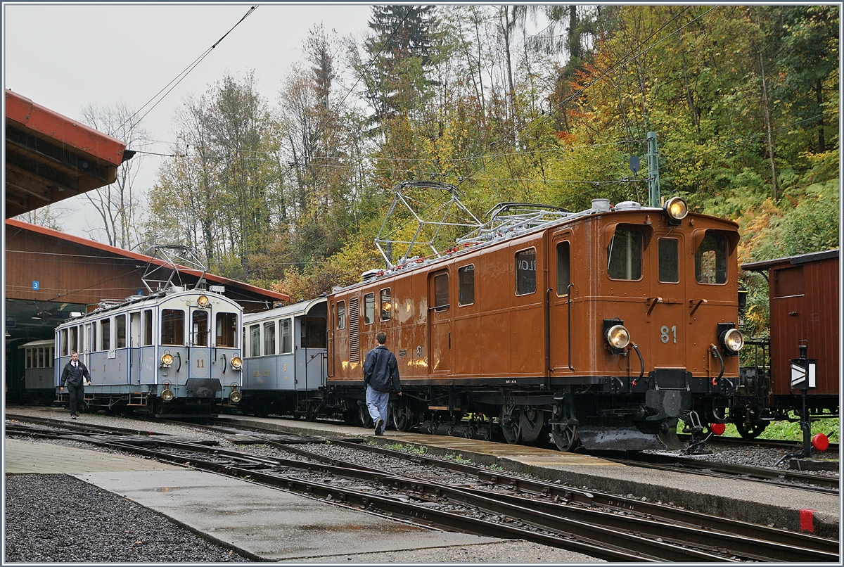 La Dernière du Blonay - Chamby - das 50. Jahre Jubiläum beschliesst die Blonay Chamby Bahn mit einer Abschlussvorstellung: die zehn Jahren ausser Betrieb gestandene Bernina Bahn Ge 4/4 81 (ex RhB Ge 4/4 11) in Chaulin.
27.Okt. 2018