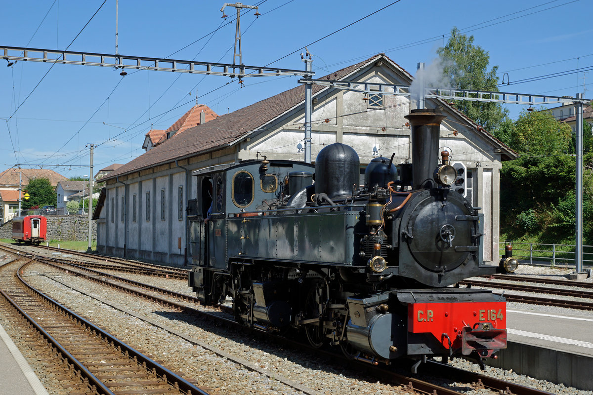 La Traction/CJ: C.P. E 164 auf einer Rangierfahrt am 3. August 2016 in Saignel�gier am 3. August 2016.
Foto: Walter Ruetsch
 