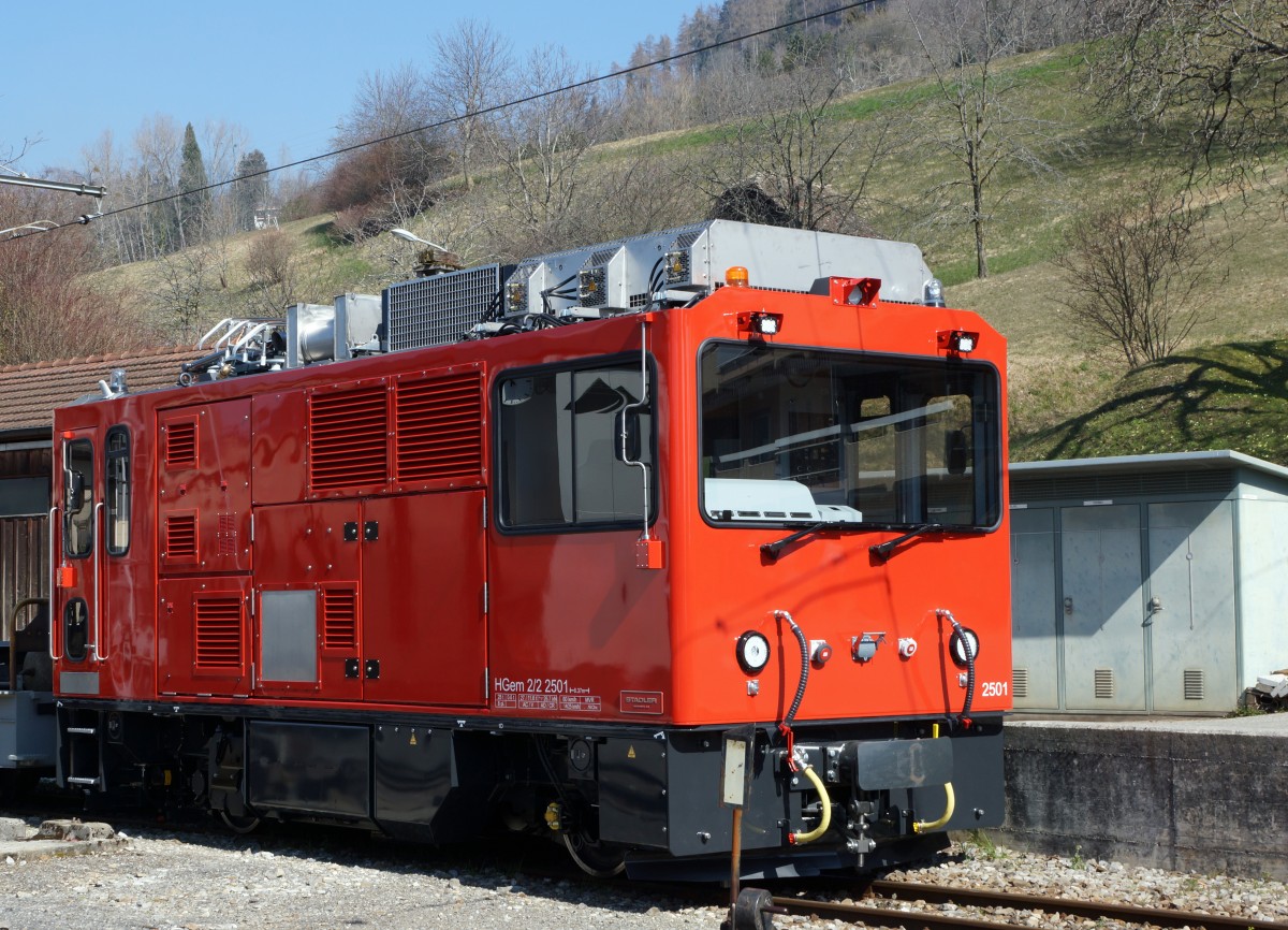 MVR: Meine erste zufällige Begegnung in Chernex mit der neuen HGem 2/2 2501 für die Bergstrecke Blonay-Les Pleiades vom 17. März 2017. Somit werden bald auch die schönen historischen He 2/2 1-2 aus dem Jahre 1911 nicht mehr benötigt. Sehr schade!
Foto: Walter Ruetsch