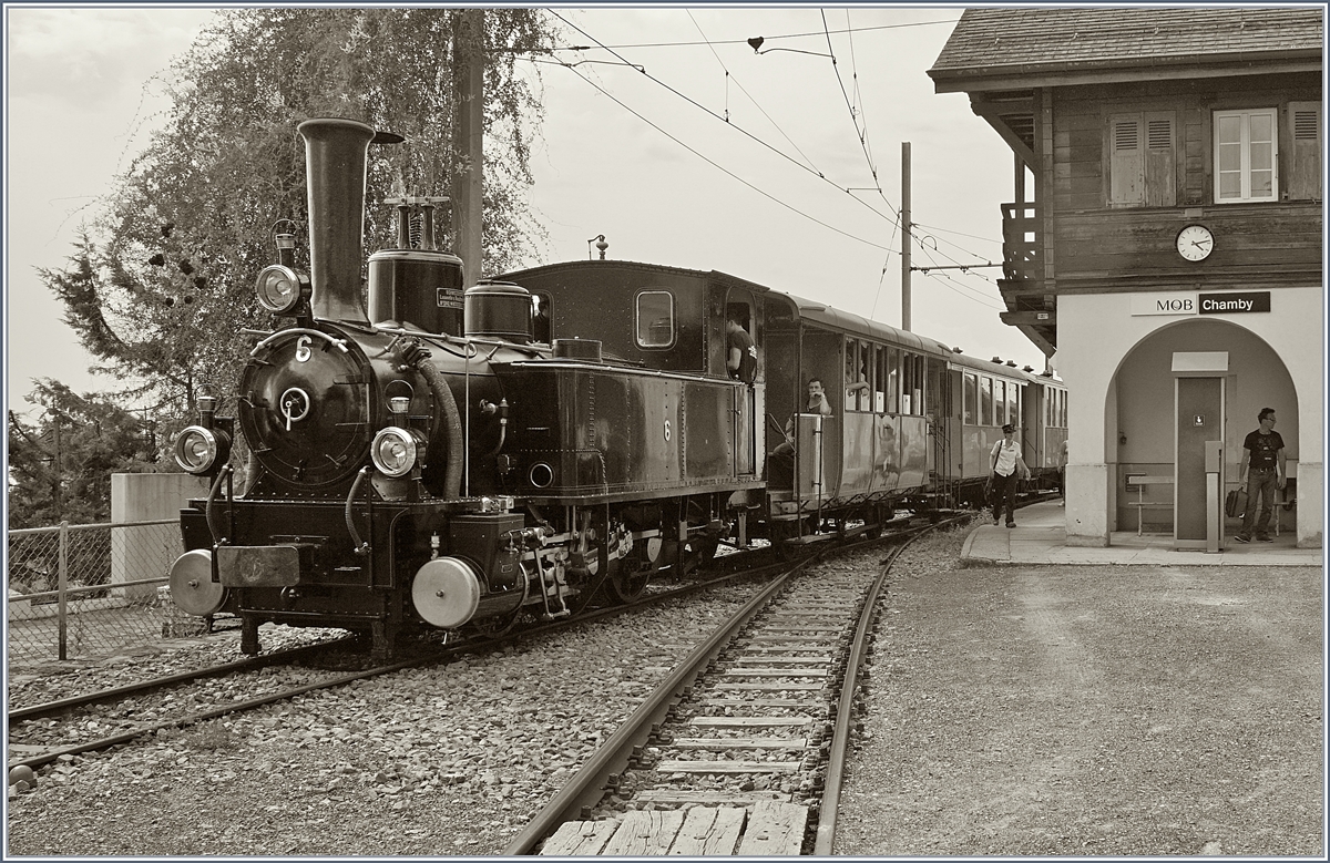 Nach einer guten Viertelstunde ist die G 3/3 N° 6 mit ihrem Zug in Chamby eingetroffen, in Kürze geht die Fahrt (als Rangierfahrt) nach Chaulin.
3. Juni 2017