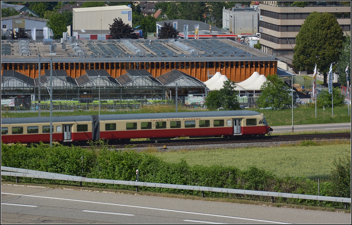 RAe 1053 bei Sissach. Juni 2021.