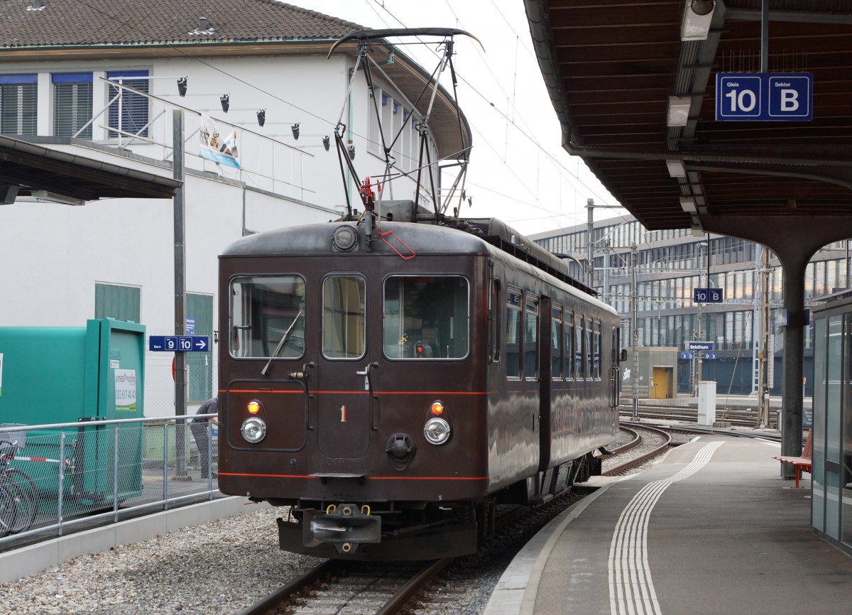 RBS: Bre 4/4 1  BUFFETTRIEBWAGEN  in Solothurn Hauptbahnhof am 3. November 2015 w�hrend der Bereitstellung f�r eine Sonderfahrt. 
Foto: Walter Ruetsch