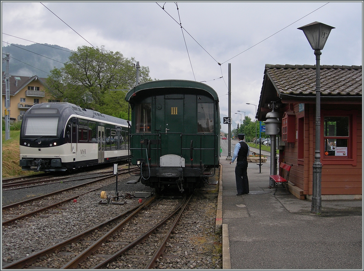Reisen, gestern und heute: Links ganz modern mit dem SURF ABeh 2/6 und recht mit einem Brünigbahn BC der Blonay Chamby Bahn. 
29. Mai 2016