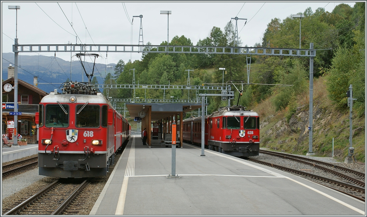 RhB Ge 4/4 II mit RE nach St.Moritz (links) und Davos (rechts) in Filisur.
16. Sept. 2009