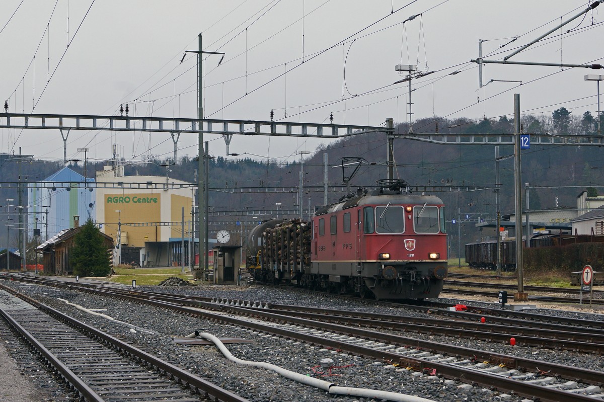 SBB: Güterzug mit Re 4/4 || 11291 im Güterbahnhof Porrentruy am 10. Dezember 2014.
Bahnsujets der Woche 50/2014 von Walter Ruetsch 