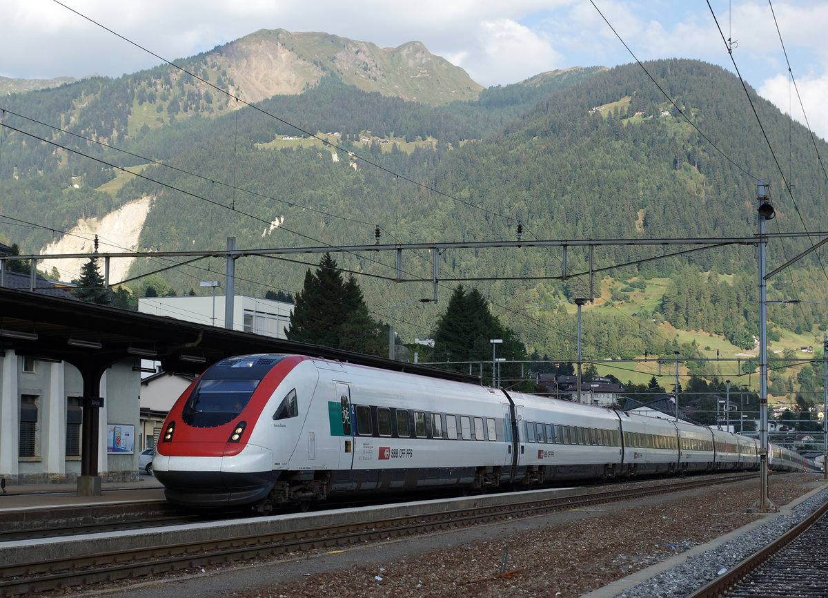SBB: ICN Doppeltraktion mit IC Lugano-Zürich anlässlich der Einfahrt Airolo am 13. September 2016.
Foto: Walter Ruetsch