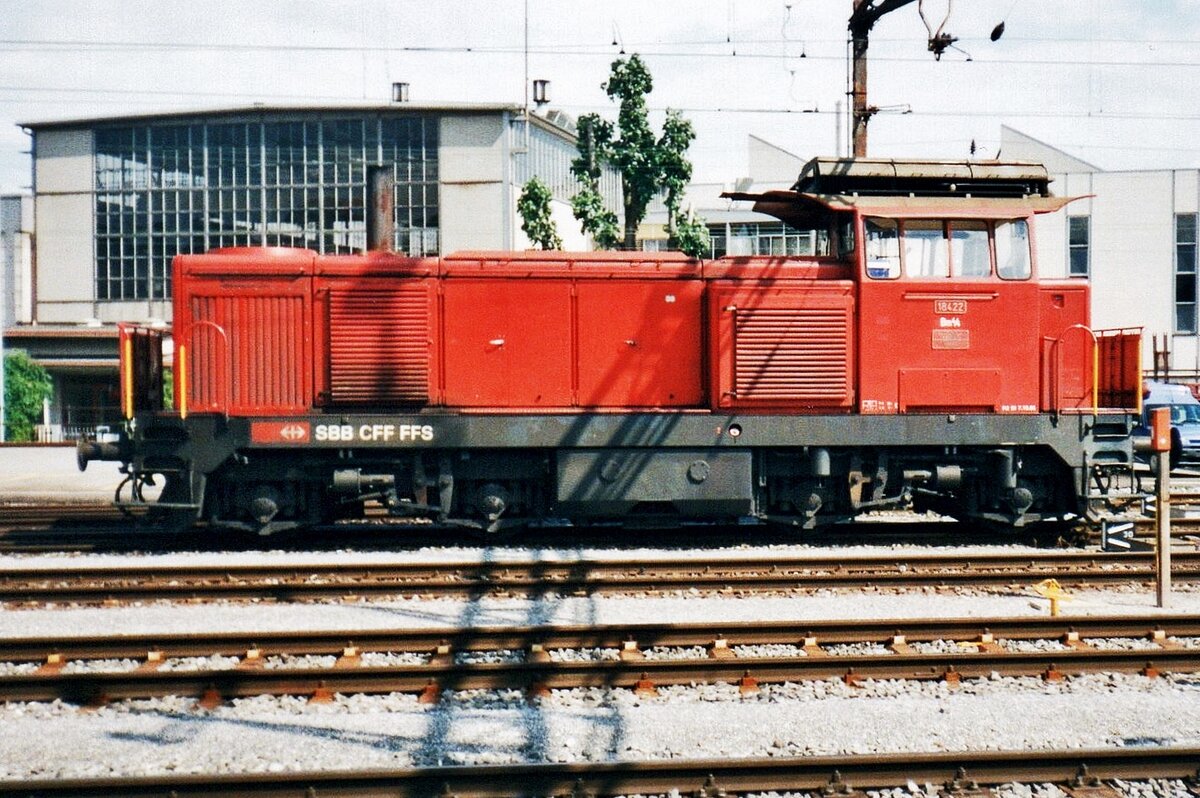 Seitenblick auf 18422 in Olten am 28 Mai 2002.
