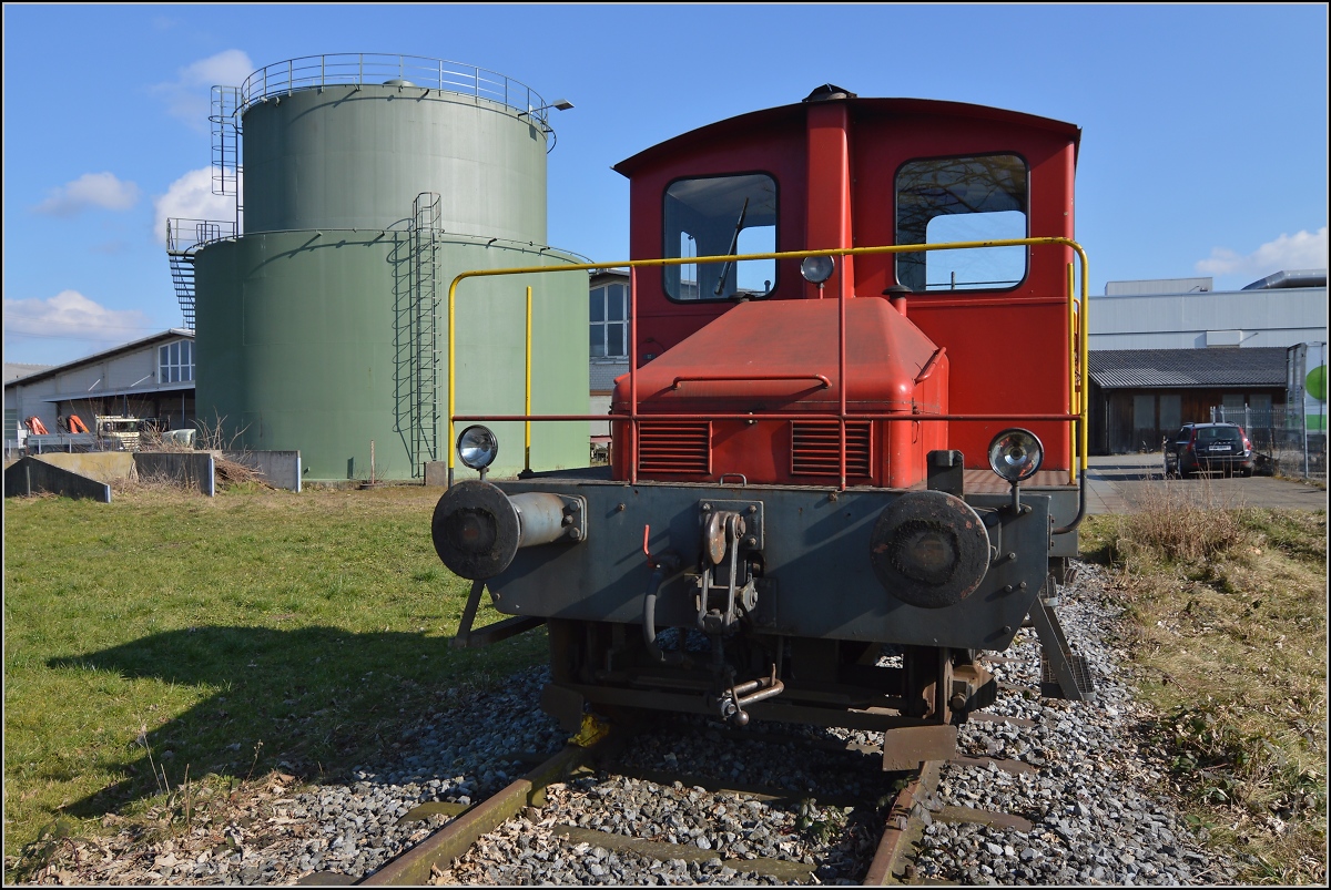 Spitzmaus auf Reisen. 

Schienentraktor Tm<sup>I</sup> Nr. 477 auf verlässt sein vorübergehendes Zuhause in Frauenfeld, um in Sargans ein neues Einsatzfeld zu finden. Um den Erhalt kümmert sich IG Schiene Schweiz. Februar 2014.
