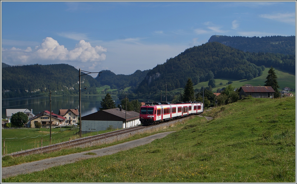 Travys Regionalzug 4217 nach Le Brassus kurz nach Les Charbonnières. 
5. Sept. 2014