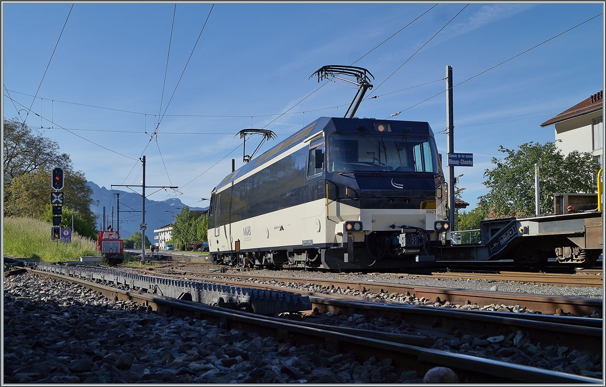 Überraschend zeigt sich die MOB Ge 4/4 8001 in Blonay, und fuhr später nach Vevey weiter. Über den Grund der Fahrt rätsle ich, denn die Lok besitzt eine Automatische Kupplung und in Vevey sind keine Wagen mit einer solchen Kupplung abgestellt. 

28. Mai 2021