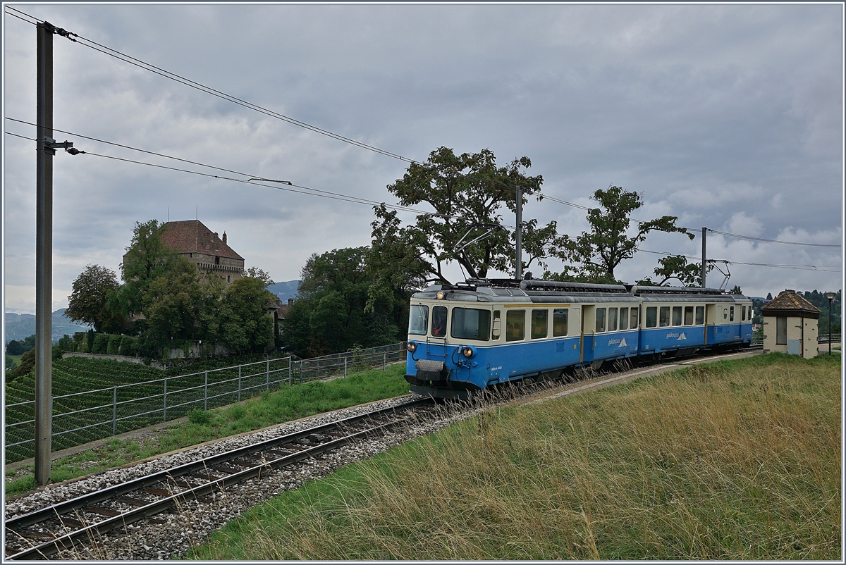Überraschung! Auch NACH dem Fête des Vignerons ist der MOB ABDe 8/8 noch im Planverkehr anzutreffen. Der ABDe 8/8 4002 VAUD als Regionalzug 2327 von Chernex nach Montreux beim Haltestelle Châtelard VD.

19. August 2019