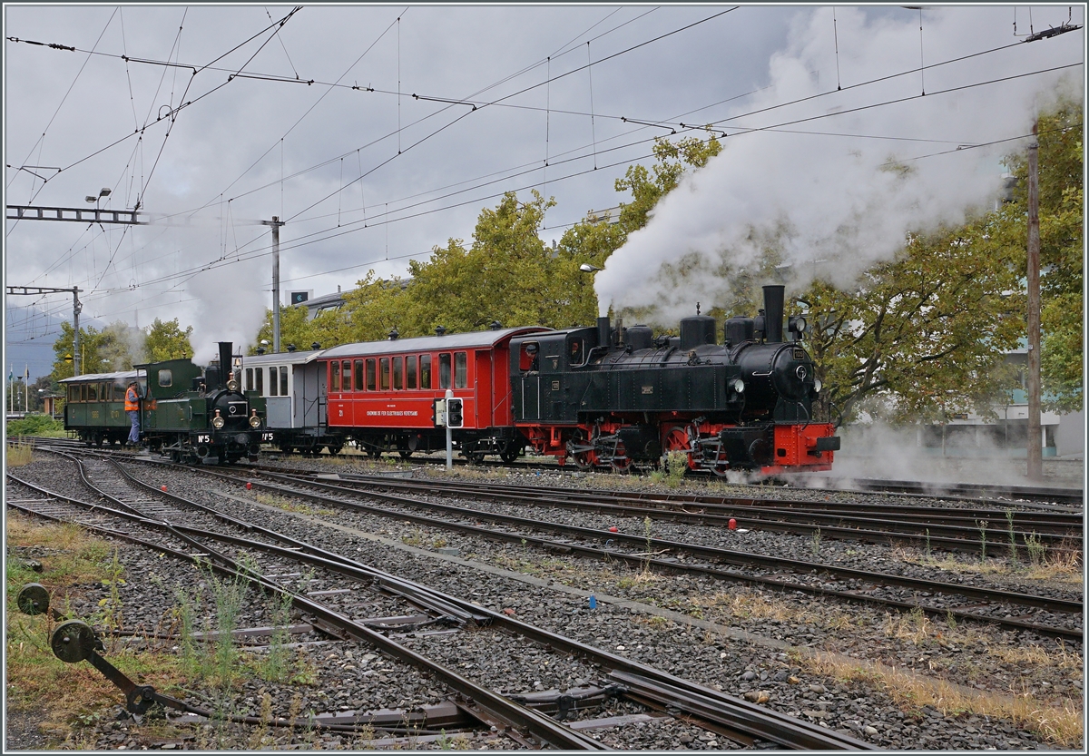 Viel Dampf in Vevey für den Riviera Belle Epoque Zug nach Chamby und - was ich zur Zeit der Aufnahme nicht wusste - einen weiteren Extrazug der B-C nach Chaulin für eine Gruppe. 
Die G 2x 2/2 N° 105 und die G 3/3 N° 5 rangieren im Gleisvorfeld von Vevey. 
27. September 2020