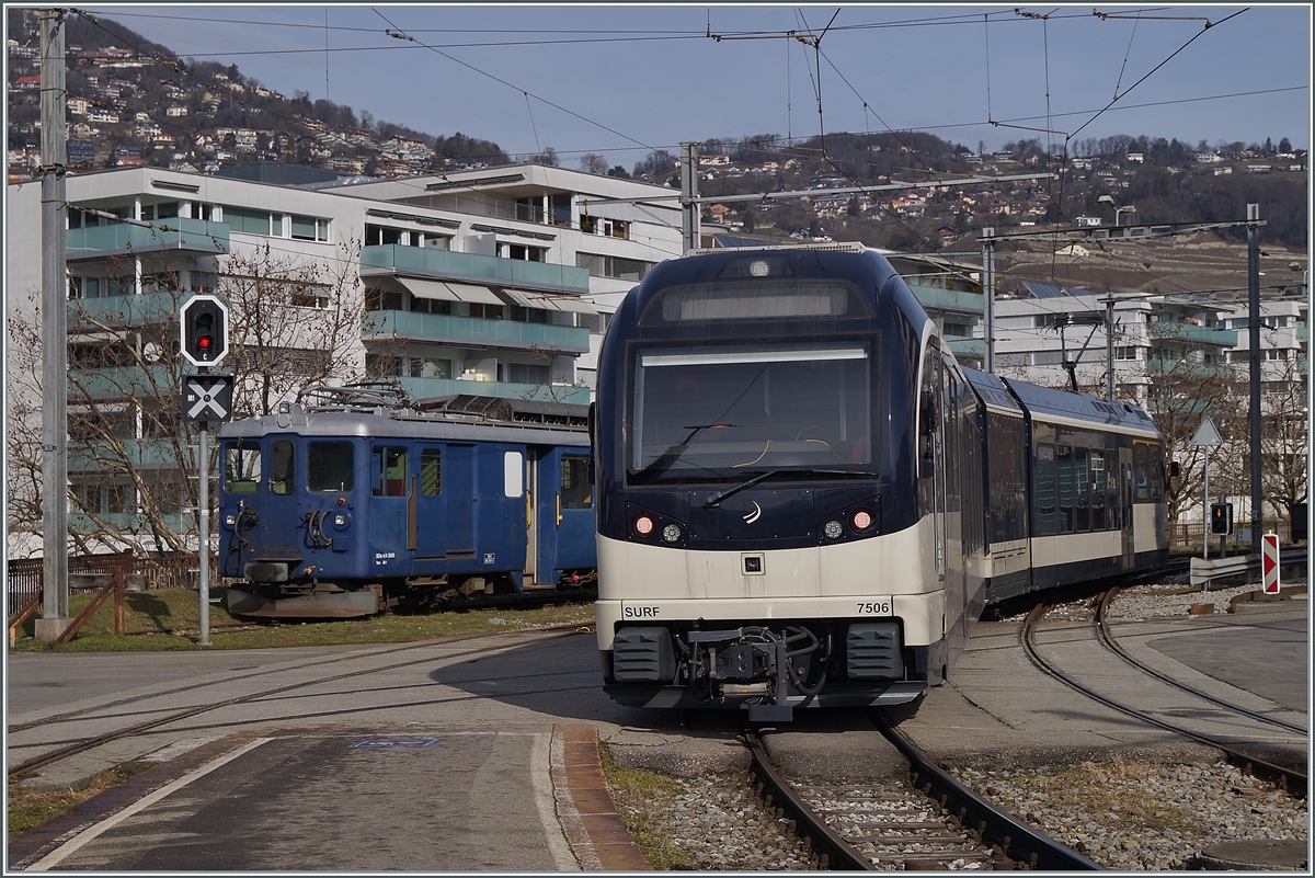 W�hrend der MVR ABeh 2/6 ins D�p�t zum Unterhalt f�hrt, wartet der MOB BDe 4/4 3006 (mit dem nicht zu sehenden X 12) wohl dieses Jahr vergeblich auf Schnee.

15. Februar 2021