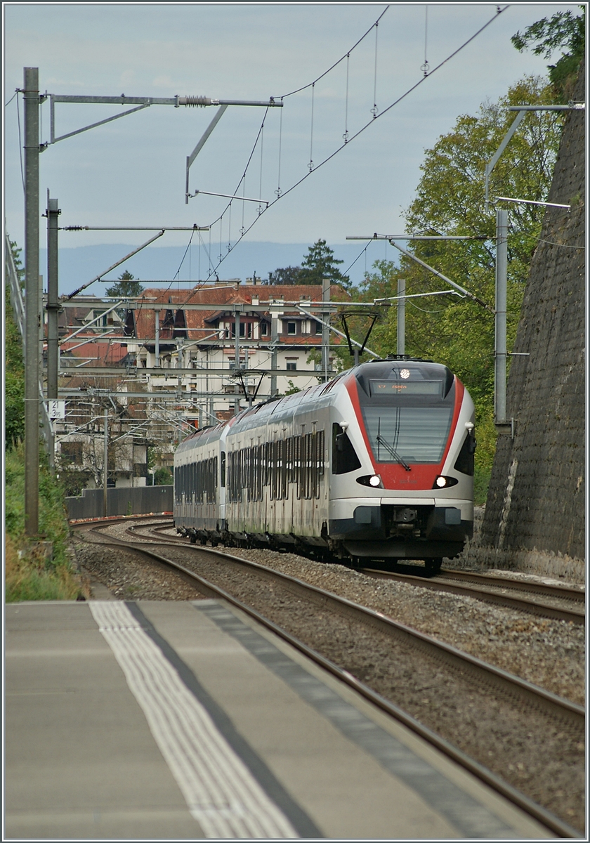 Zwei SBB RABe von Le Brassus und Vallorbe kommend erreichen Burier. 

7. Sept. 2022