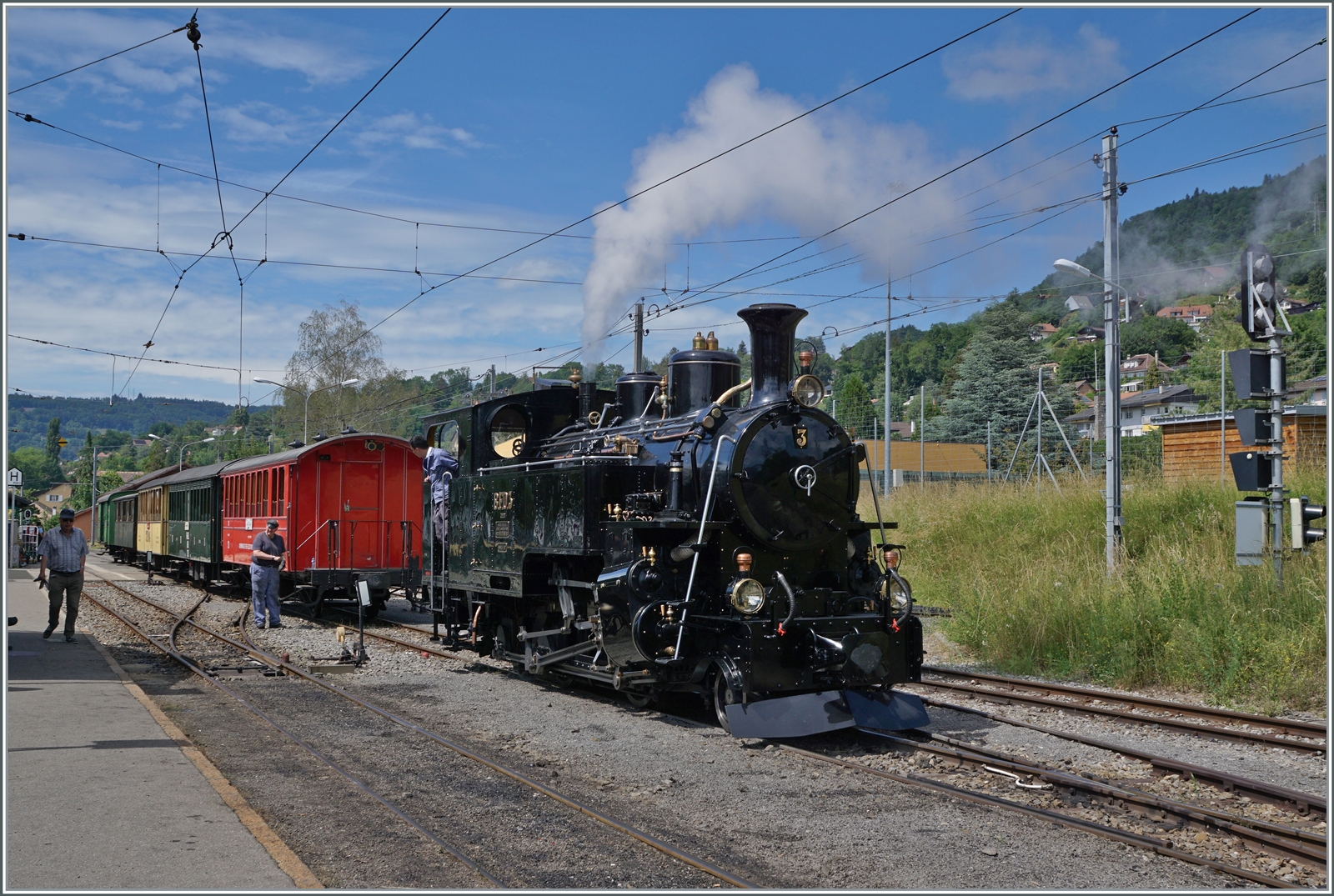 Beim Blonay-Chamby Pfingstfestival 2022 wurde die in Meiningen revidierte BFD HG 3/4 n° 3 offiziell wieder in Betrieb genommen. Hier zeigt sich die glänzen schwarze Lok in Chamby beim Rangieren in Blonay.

6. Juni 2022
