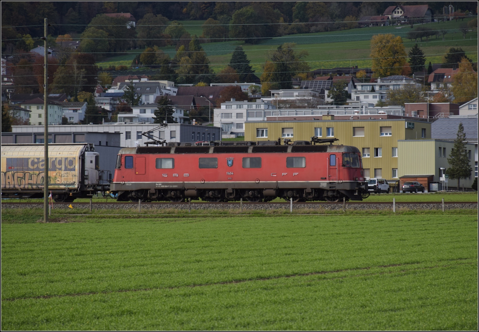 Ein bisschen Jurasüdfuss.

Re 620 054 'Villeneuve' bei Grenchen. November 2023.