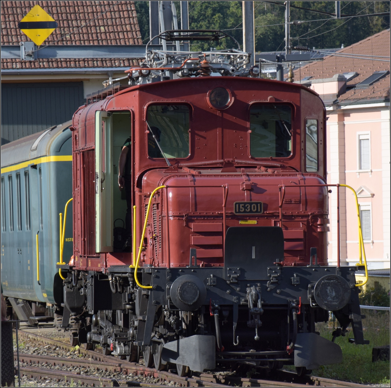 Historische Seethalbahn in Aktion.

Seetalkrokodil De 6/6 15301 in Hochdorf. September 2024.