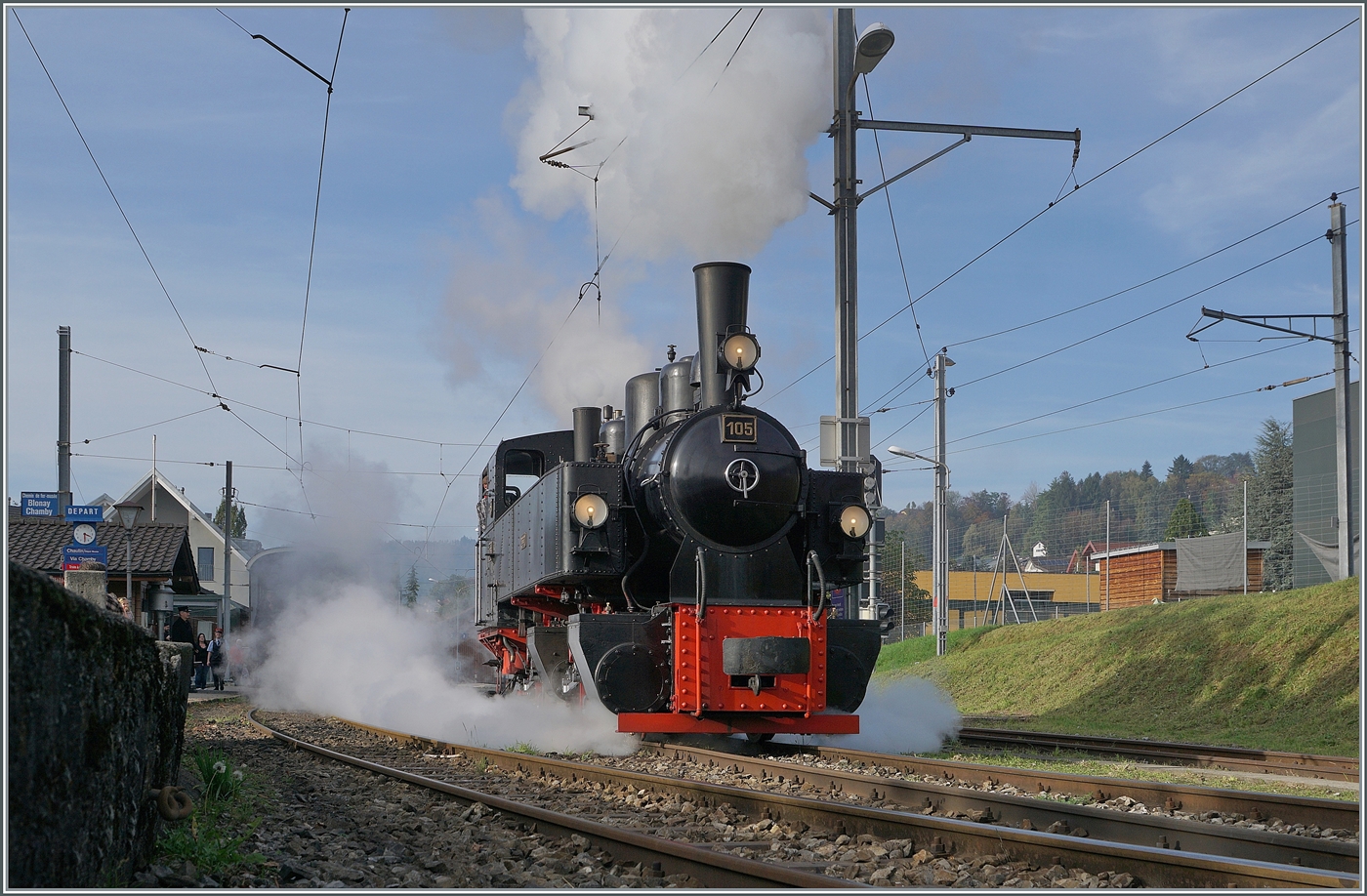 La DER de la Saison / Das Saison Ende der Blonay Chamby Bahn 2024 - Seit einigen Jahren zeigt die Blonay Chamby Bahn zum Saison Ende mit einem verdichteten Fahrplan ihrer herrlichen Fahrzeuge im Einsatz. Hier gibt es zum Saison Abschluss nochmals Dampf vom Feinsten: die SEG G 2x 2/2 105 der Blonay-Chamby Bahn rangiert in Blonay.

27. Okt. 2024