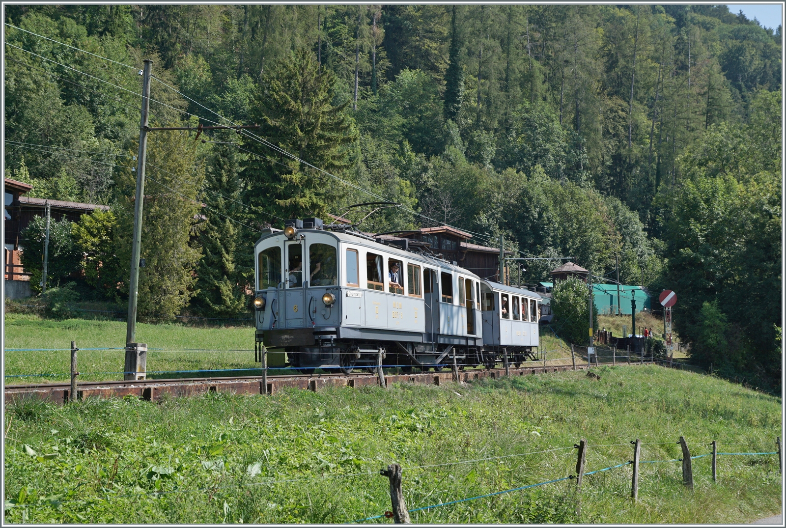  Le Chablais en fête  bei der Blonay Chamby Bahn. Ebenfalls auf der Fahrt vom Museumsbahnhof nach von Blonay ist der MCM BCFeh 4/4 N° 6 von 1909 bei Chaulin.

9. September 2023 